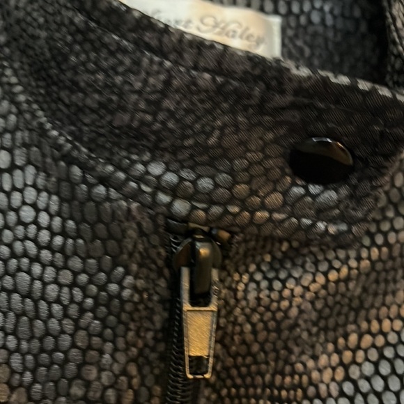 Sport Haley zipper front vest. Size Medium. - Picture 5 of 6